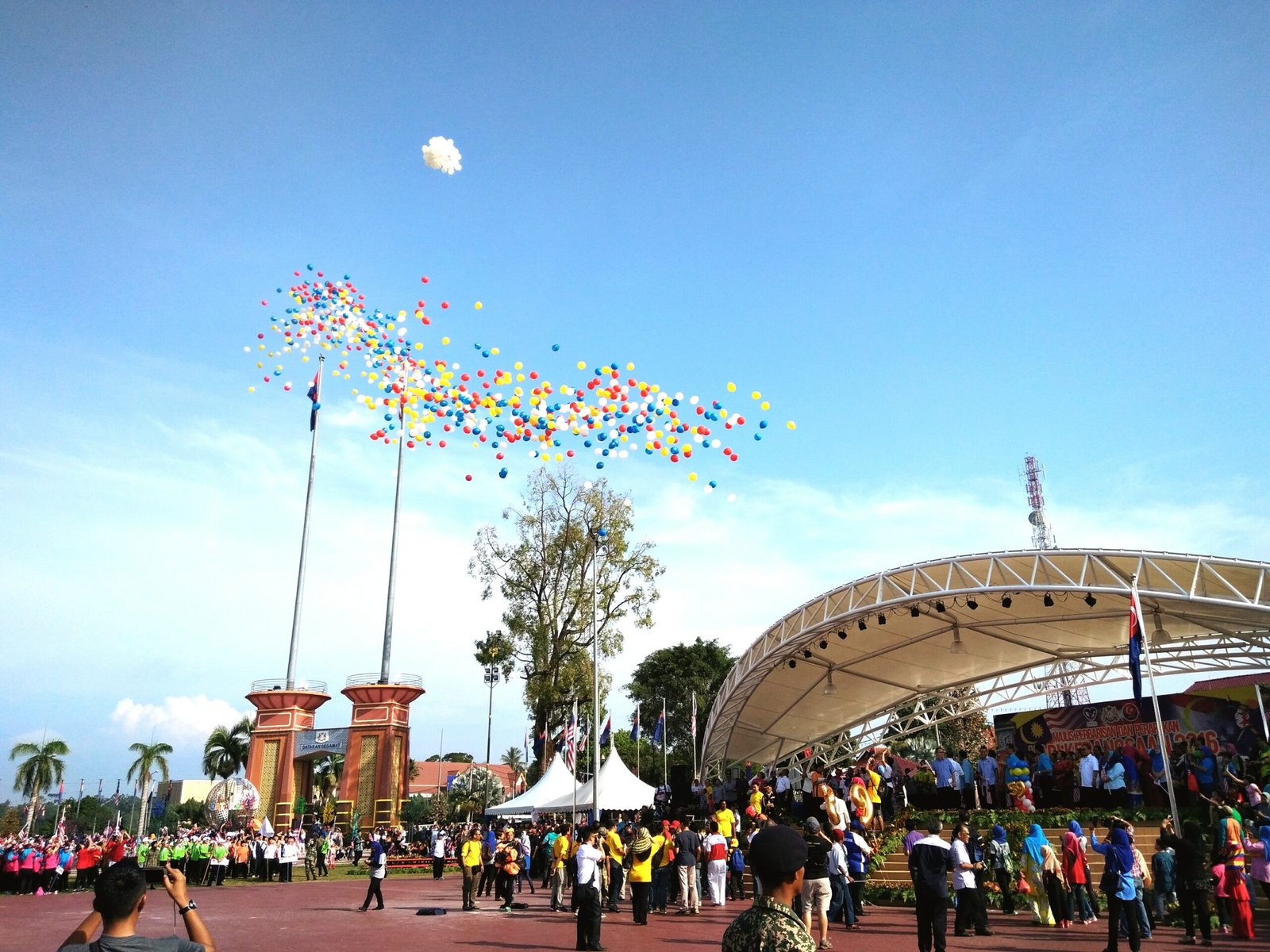 UP Diwas 2026 Global Fest in Lucknow: Chauffeur Rentals for Migrant Meetups & Cultural Events